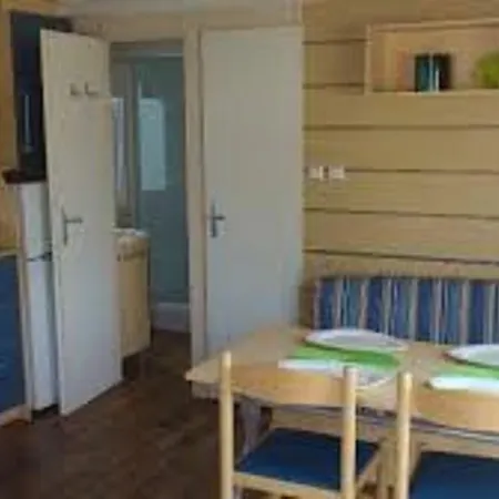 Camping De La Vallee Du Doux 营地